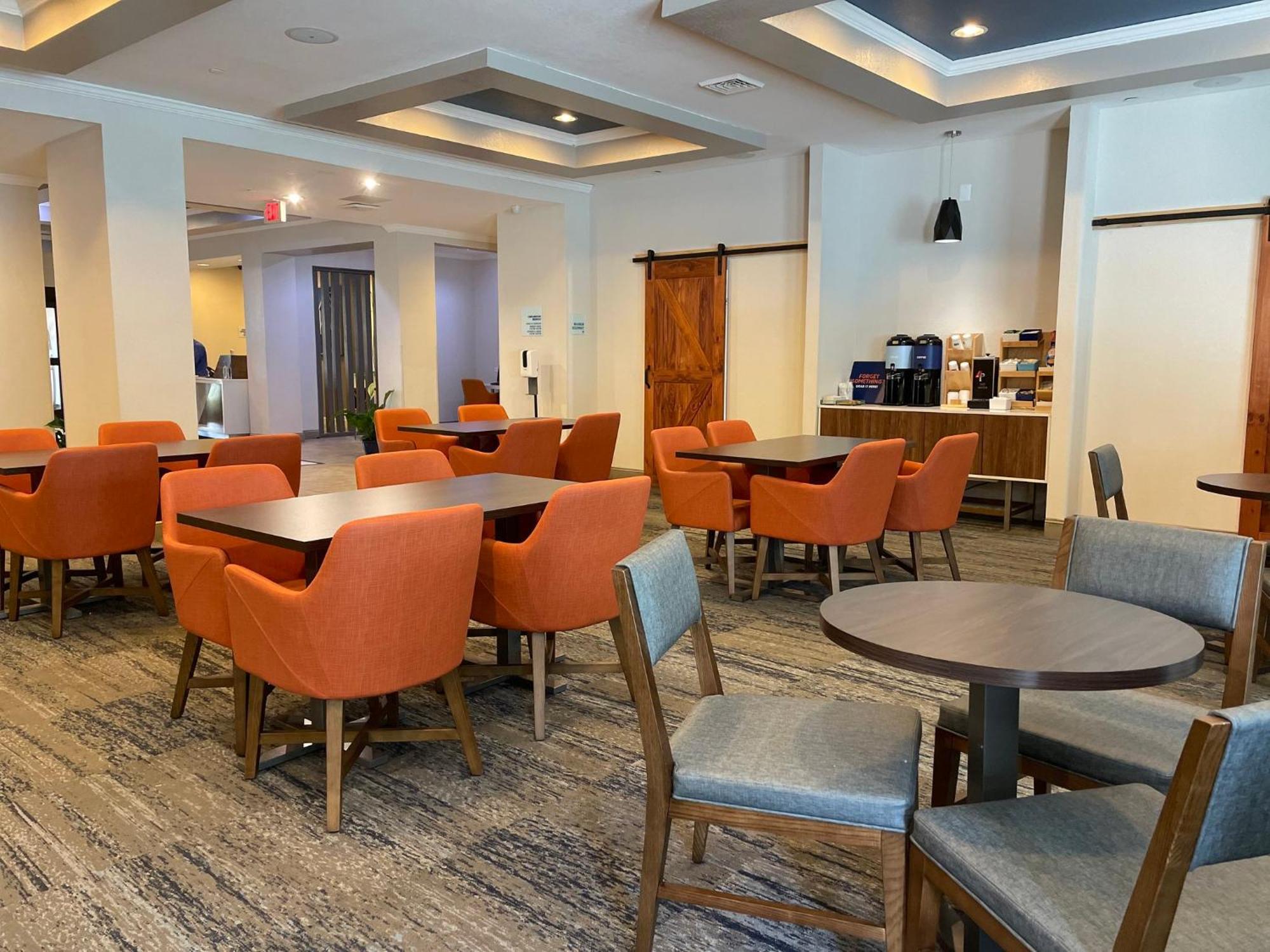 Holiday Inn Express And Suites Montgomery By Ihg Eksteriør billede