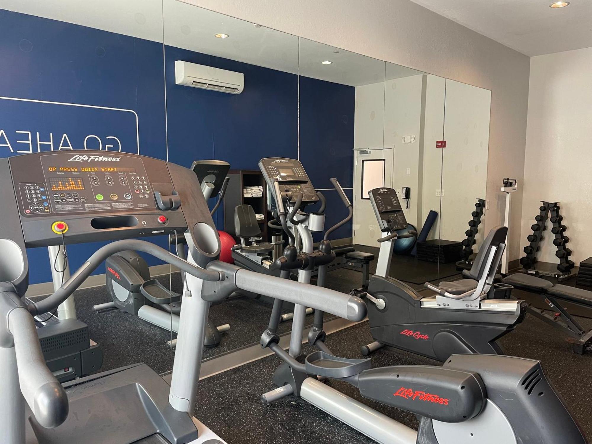 Holiday Inn Express And Suites Montgomery By Ihg Eksteriør billede